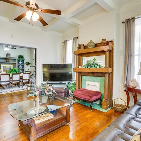 Central Albany Home With Covered Porch And Patio!